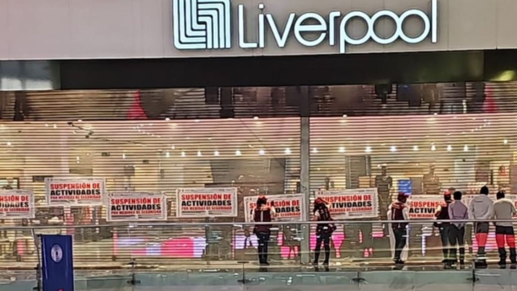 VIDEO| Clausuran Liverpool Perisur con clientes y empleados dentro; Esta es la razón
